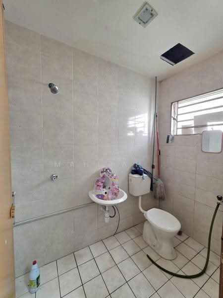 Terraced House for Sale in Taman Jelok Impian (Kajang) - Mahirah . - Bathroom - PropertyGuru.com.my