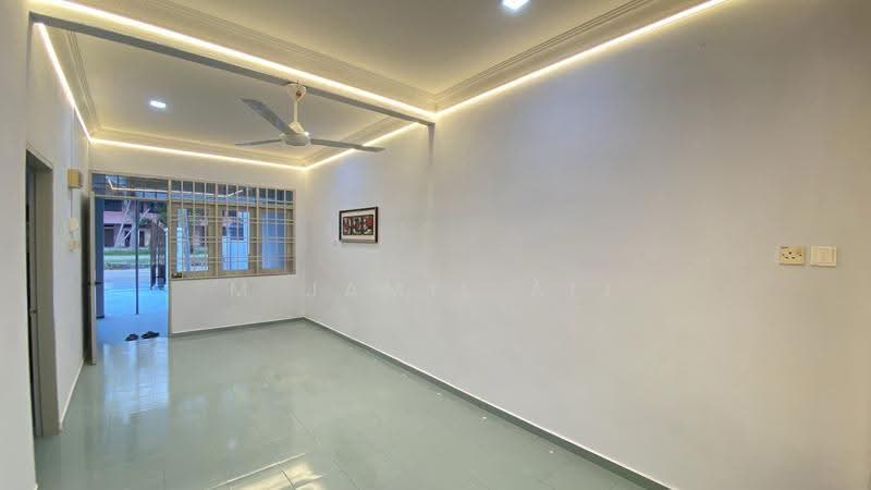 Rumah Teres 1-Tingkat untuk Dijual di Taman Sri Terap (Muar) - M Jamil Ali - Living Room - PropertyGuru.com.my