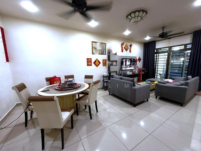 2-storey Terraced House for Sale in Bandar Dato Onn (Tebrau) - Karl Lim - Living Room - PropertyGuru.com.my