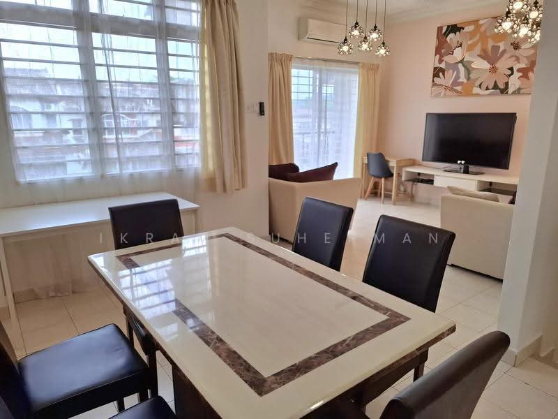 Rumah Teres 3-Tingkat untuk Disewa di Bandar Putra Permai (Seri Kembangan) - Ikram Suherman - Living Room - PropertyGuru.com.my