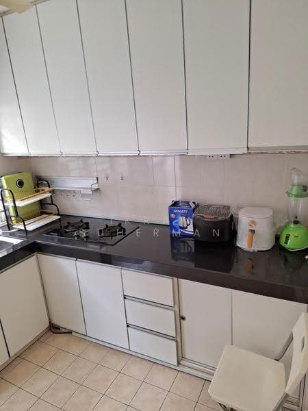 Rumah Teres 3-Tingkat untuk Disewa di Bandar Putra Permai (Seri Kembangan) - Ikram Suherman - Kitchen - PropertyGuru.com.my