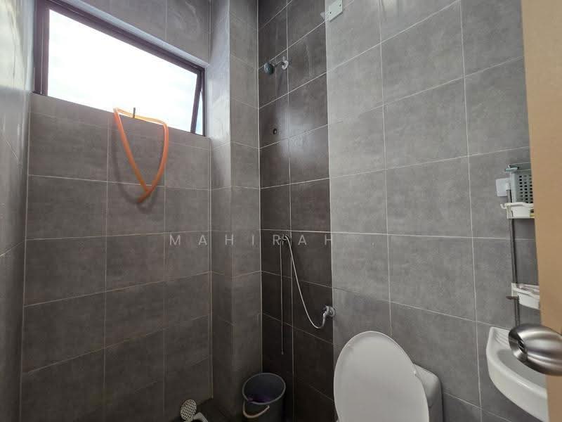 Terraced House for Sale in Kampung Desa Putra (Dengkil) - Mahirah . - Bathroom - PropertyGuru.com.my