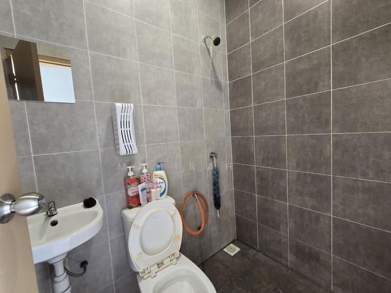 Terraced House for Sale in Kampung Desa Putra (Dengkil) - Mahirah . - Bathroom - PropertyGuru.com.my