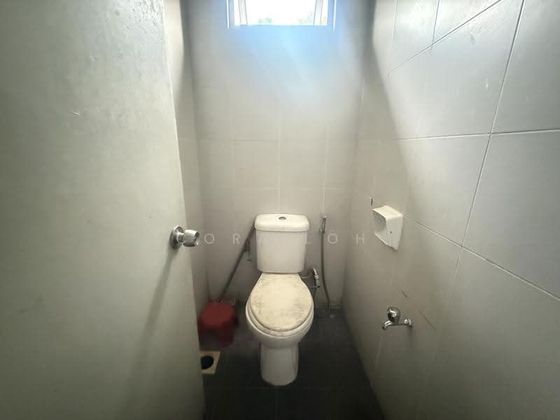 Kedai / Pejabat untuk Disewa di Bandar Dato Onn (Tebrau) - Cora Loh - Bathroom - PropertyGuru.com.my