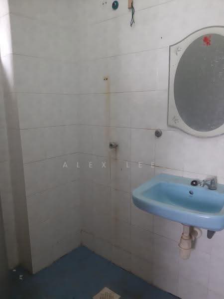 Pangsapuri untuk Dijual di Sri Camellia - Alex Lee - Bathroom - PropertyGuru.com.my