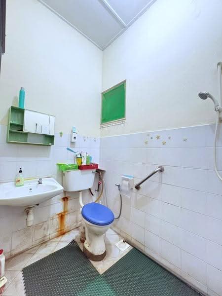 1-storey Terraced House for Sale in Taman Bukit Tiram (Ulu Tiram) - Karl Lim - Bathroom - PropertyGuru.com.my