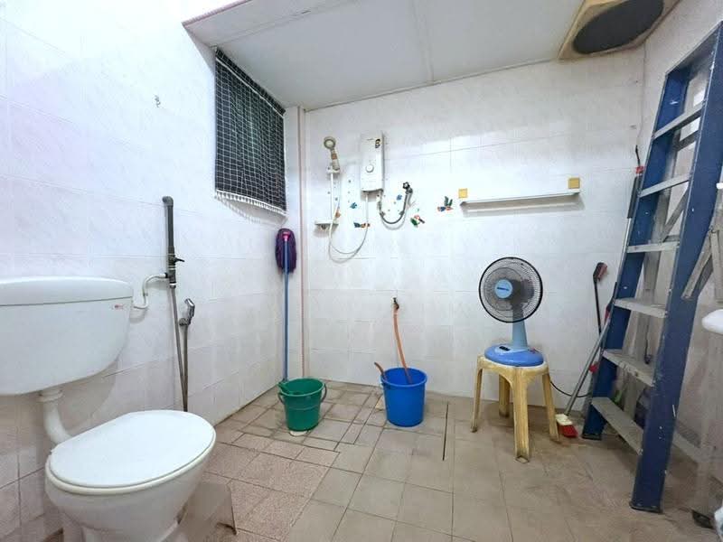 1-storey Terraced House for Sale in Taman Bukit Tiram (Ulu Tiram) - Karl Lim - Bathroom - PropertyGuru.com.my