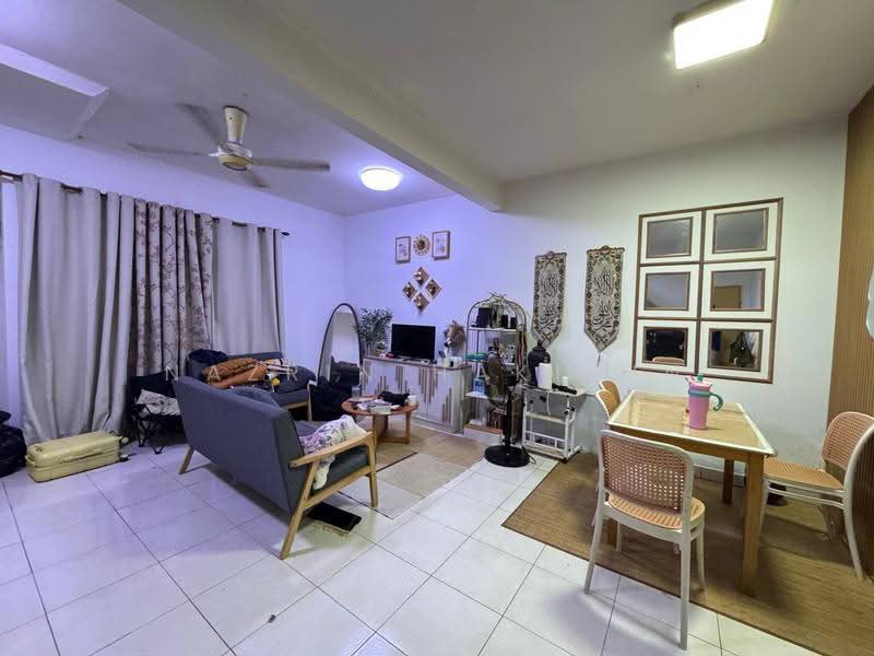 Terraced House for Sale in Seksyen U17 (Shah Alam) - Nazrin Hakimin - Living Room - PropertyGuru.com.my