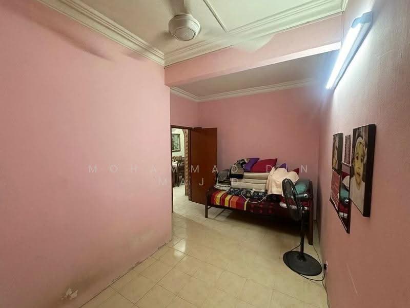 2-storey Terraced House for Sale in Taman Bukit Subang (Shah Alam) - Mohammad Din Majid - Bedroom - PropertyGuru.com.my
