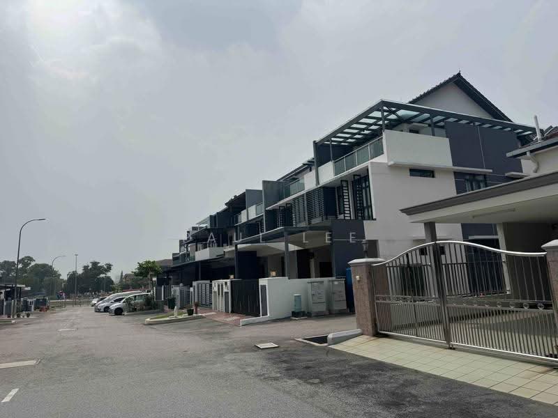 Rumah Teres 2.5-Tingkat untuk Disewa di TAMAN PUCHONG UTAMA (Puchong) - Paul Lee - Exterior - PropertyGuru.com.my