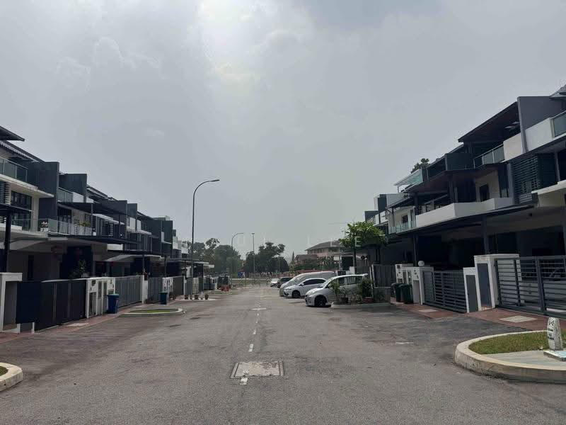 Rumah Teres 2.5-Tingkat untuk Disewa di TAMAN PUCHONG UTAMA (Puchong) - Paul Lee - Exterior - PropertyGuru.com.my