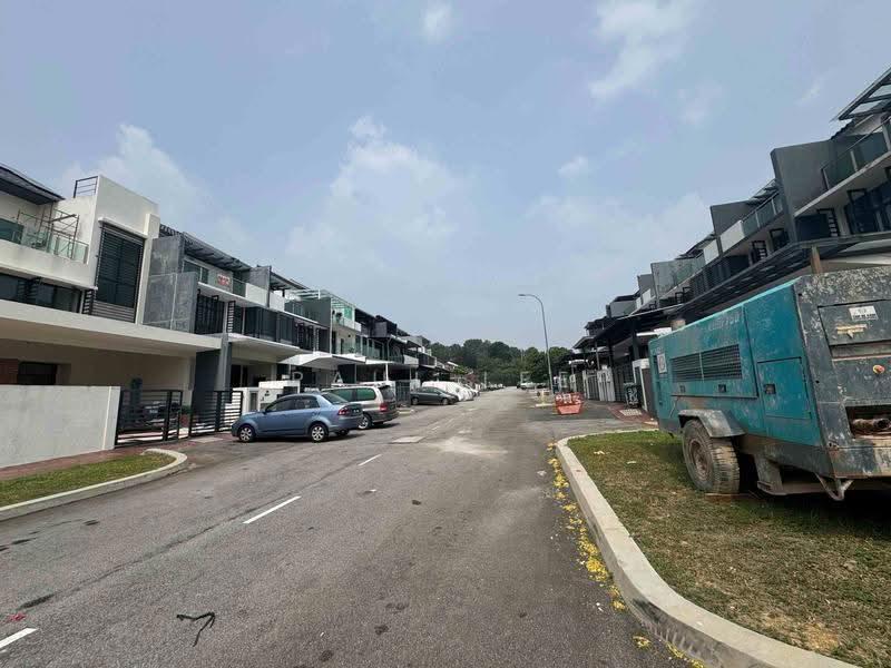 Rumah Teres 2.5-Tingkat untuk Disewa di TAMAN PUCHONG UTAMA (Puchong) - Paul Lee - Exterior - PropertyGuru.com.my