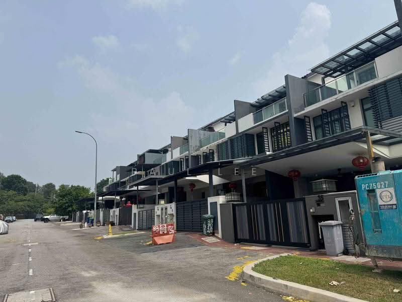 Rumah Teres 2.5-Tingkat untuk Disewa di TAMAN PUCHONG UTAMA (Puchong) - Paul Lee - Exterior - PropertyGuru.com.my