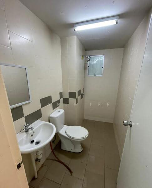 Apartment for Sale at Pangsapuri Seri Mutiara - Janie Lee - Master Bathroom - PropertyGuru.com.my