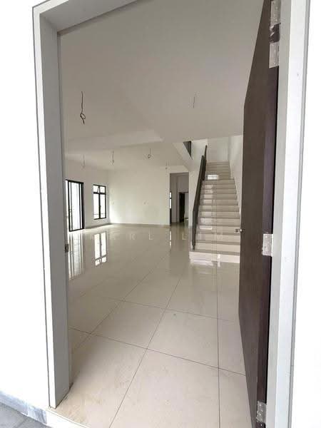 Cluster House for Sale in Taman Glenmarie (Johor Bahru) - Karl Lim - Entrance - PropertyGuru.com.my
