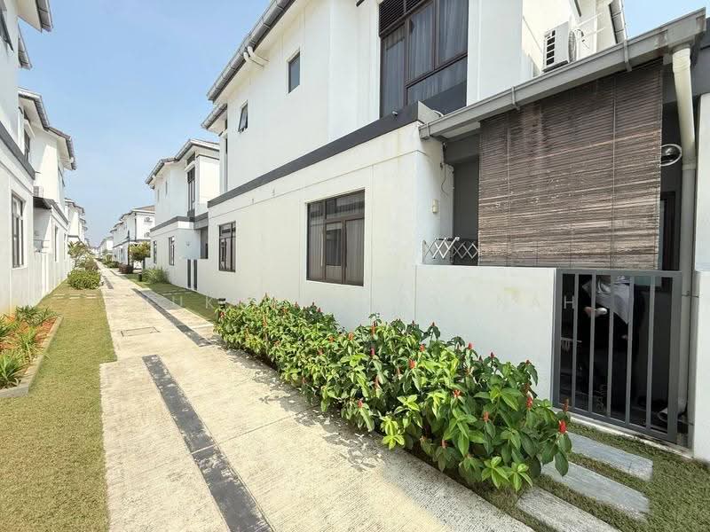 Rumah Teres untuk Dijual di Eco Grandeur (Puncak Alam) - Syukor Hartanah - Exterior - PropertyGuru.com.my