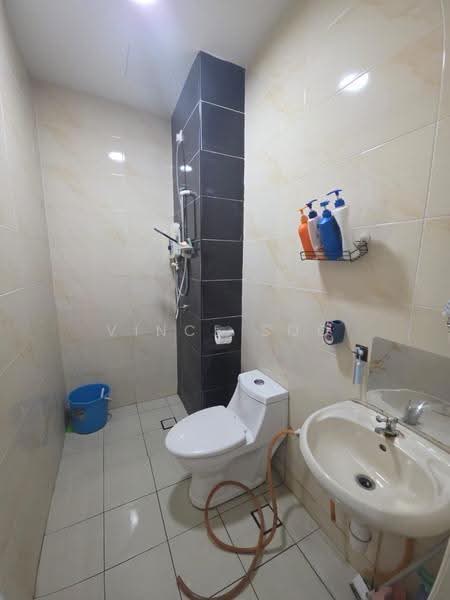 Service Residence for Sale at D'carlton (Residensi Seri Mega) - Vince Soo - Bathroom - PropertyGuru.com.my