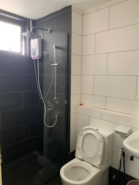 Kediaman Servis untuk Disewa di Univ 360 Place - Karl . - Bathroom - PropertyGuru.com.my