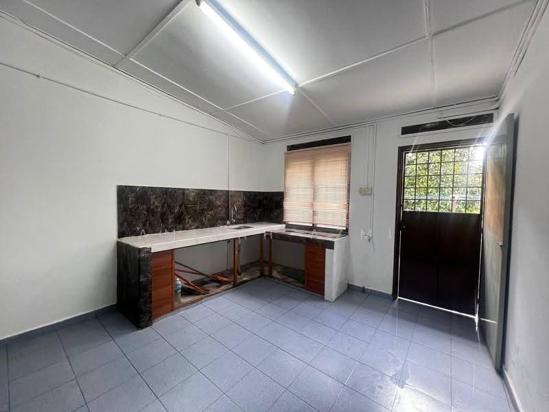 1-storey Terraced House for Sale in Taman Ehsan (Kepong) - Amirah Azmi - Kitchen - PropertyGuru.com.my