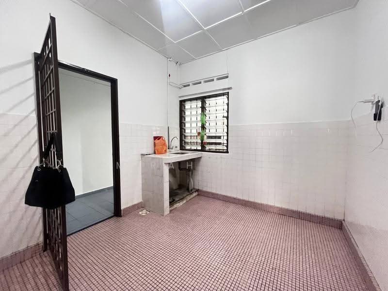 1-storey Terraced House for Sale in Taman Ehsan (Kepong) - Amirah Azmi - Kitchen - PropertyGuru.com.my