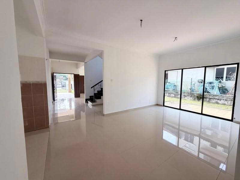 2-storey Terraced House for Sale in Taman Astana Indah (Bangi) - Azli Ibrahim - Living Room - PropertyGuru.com.my