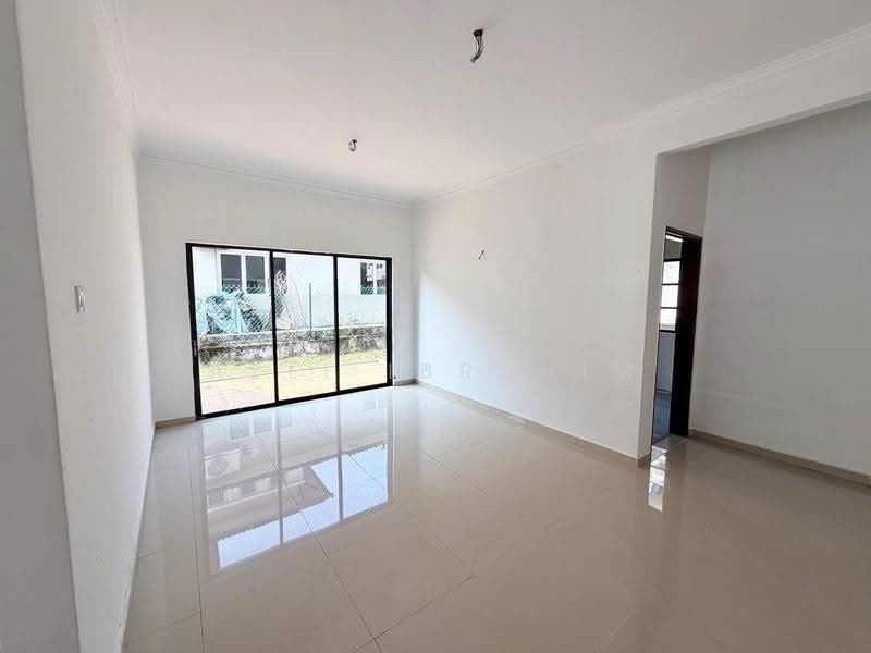 2-storey Terraced House for Sale in Taman Astana Indah (Bangi) - Azli Ibrahim - Living Room - PropertyGuru.com.my