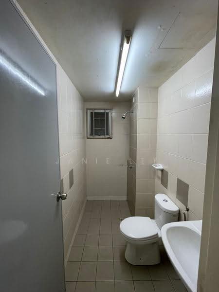 Apartment for Sale at Seri Baiduri - Janie Lee - Bathroom - PropertyGuru.com.my