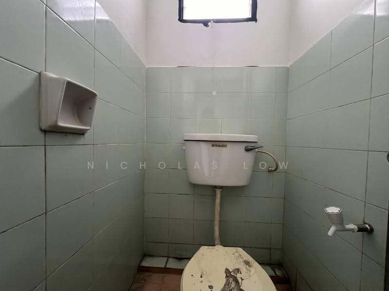 Pejabat untuk Disewa di Taman Tan Sri Yaacob (Johor Bahru) - Nicholas Low - Bathroom - PropertyGuru.com.my