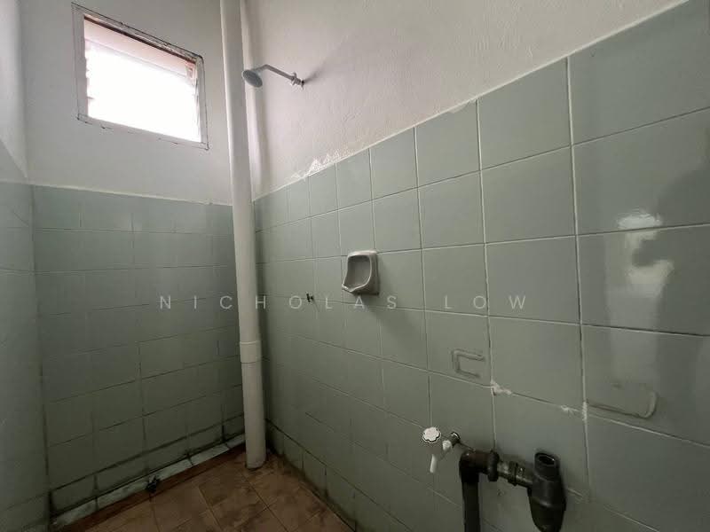 Pejabat untuk Disewa di Taman Tan Sri Yaacob (Johor Bahru) - Nicholas Low - Bathroom - PropertyGuru.com.my