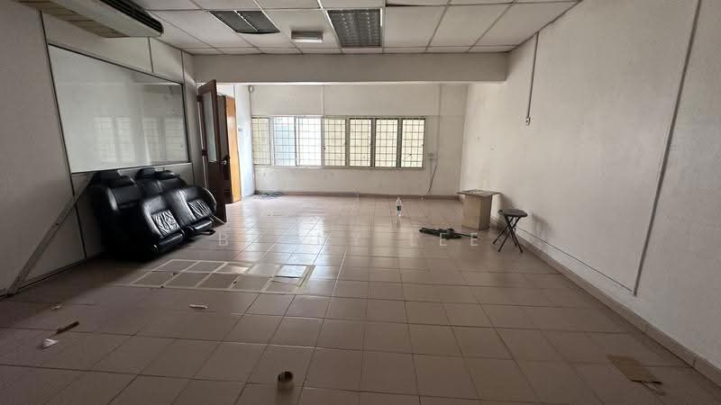 Shop for Rent in Pusat Perdagangan Seri Kembangan (Seri Kembangan) - Benny Lee - Interior - PropertyGuru.com.my