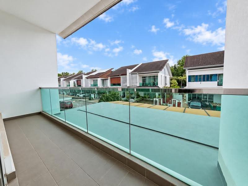 Rumah Berkembar untuk Dijual di Kinrara Residence (Puchong) - Vincent Chua - Balcony - PropertyGuru.com.my
