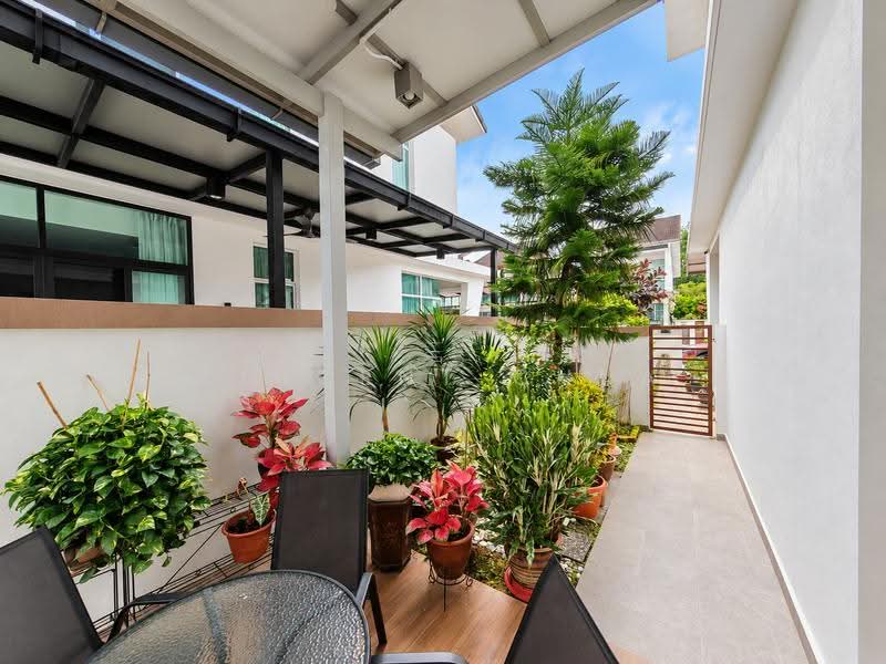 Rumah Berkembar untuk Dijual di Kinrara Residence (Puchong) - Vincent Chua - Exterior - PropertyGuru.com.my