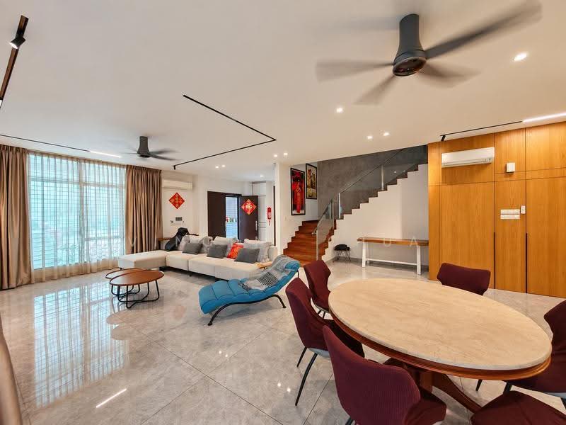 Rumah Berkembar untuk Dijual di Kinrara Residence (Puchong) - Vincent Chua - Living Room - PropertyGuru.com.my