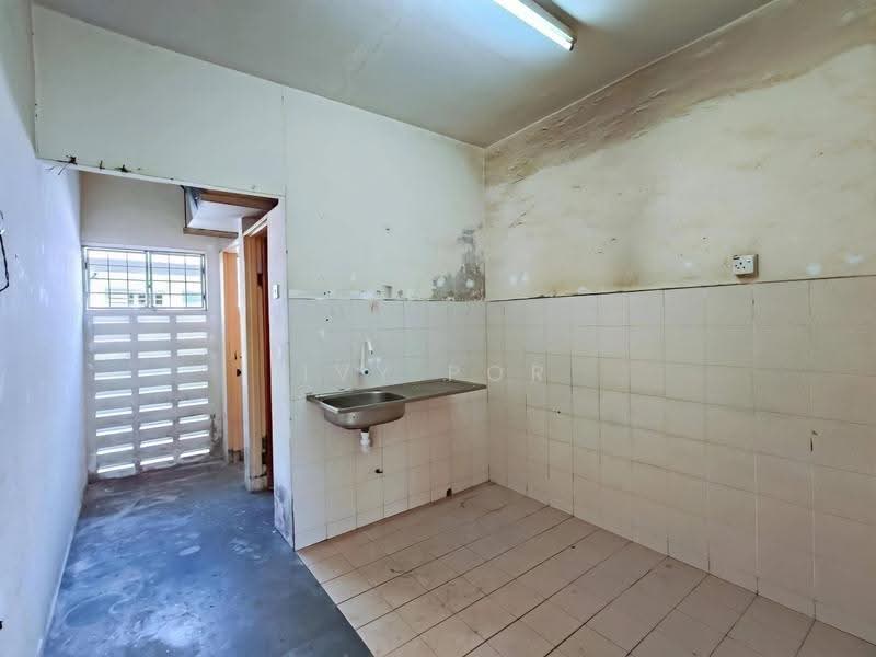 Flat for Sale at Bandar Bukit Tinggi 2 Flat - Ivy Por - Kitchen - PropertyGuru.com.my