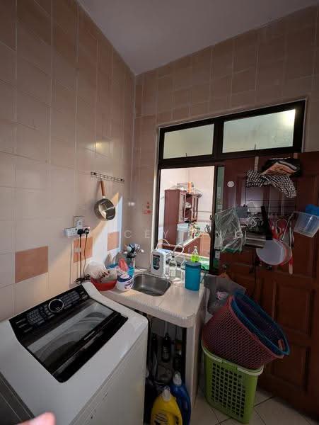 Semi-Detached House for Sale in Taman Perling (Perling) - Tracey Eng - Kitchen - PropertyGuru.com.my