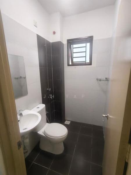 Rumah Teres 2-Tingkat untuk Disewa di Taman Lagenda Putra (Kulai) - JH Yap - Bathroom - PropertyGuru.com.my