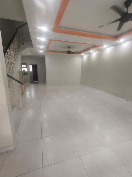 Rumah Teres 2-Tingkat untuk Disewa di Taman Lagenda Putra (Kulai) - JH Yap - Living Room - PropertyGuru.com.my
