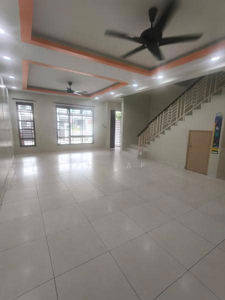 Rumah Teres 2-Tingkat untuk Disewa di Taman Lagenda Putra (Kulai) - JH Yap - Living Room - PropertyGuru.com.my