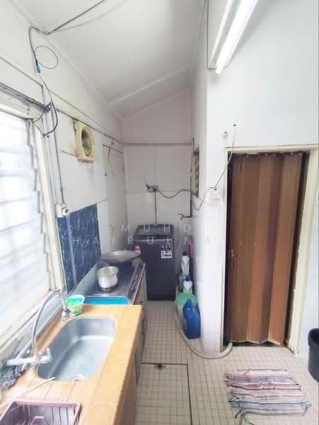 2-storey Terraced House for Sale in Taman Gombak (Batu Caves) - Muhd Khairulnawawi Kamaruddin - Kitchen - PropertyGuru.com.my