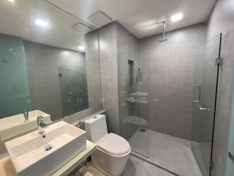Kediaman Servis untuk Dijual di Alanis Residence - Lucus Goh - Bathroom - PropertyGuru.com.my