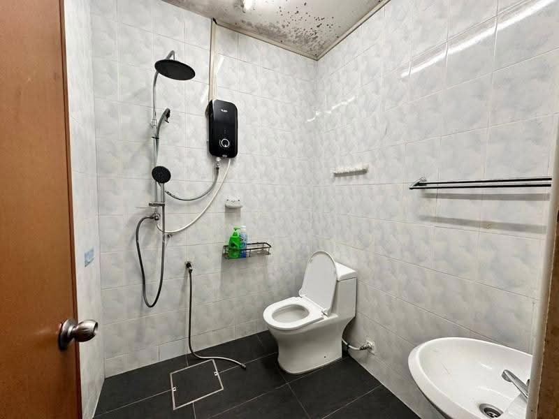 Terraced House for Sale in Taman Mutiara Rini (Skudai) - Johnson Tan - Bathroom - PropertyGuru.com.my