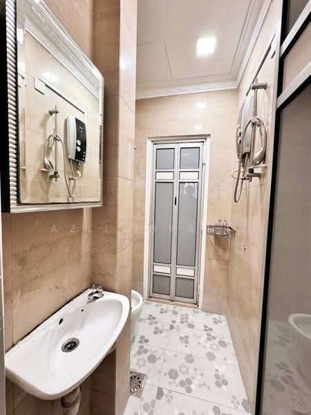 Semi-Detached House for Sale in Sungai Merab Luar (Dengkil) - Azli Ibrahim - Bathroom - PropertyGuru.com.my