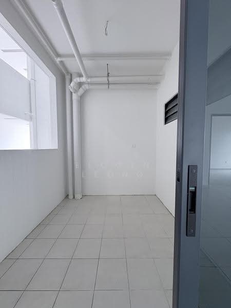 Kediaman Servis untuk Dijual di Residensi Jed - Elcoln Leong - Balcony - PropertyGuru.com.my