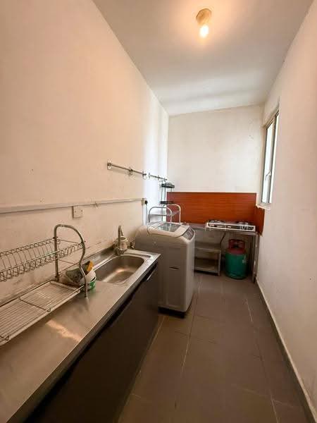 Kondominium untuk Disewa di Dwiputra Residences - Azizirrahim . - Kitchen - PropertyGuru.com.my