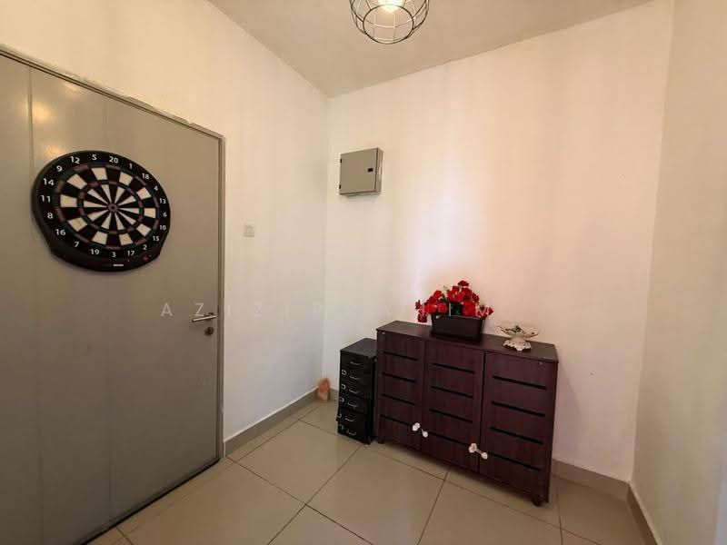Kondominium untuk Disewa di Dwiputra Residences - Azizirrahim . - Entrance - PropertyGuru.com.my