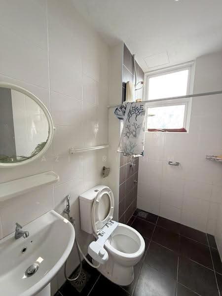 Kondominium untuk Disewa di Dwiputra Residences - Azizirrahim . - Bathroom - PropertyGuru.com.my