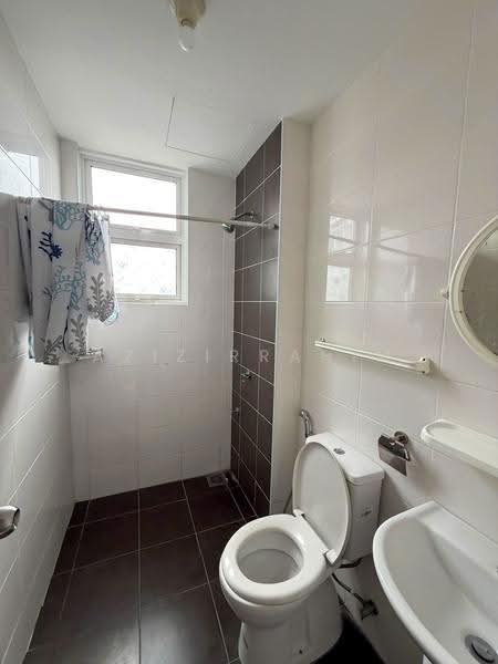 Kondominium untuk Disewa di Dwiputra Residences - Azizirrahim . - Bathroom - PropertyGuru.com.my
