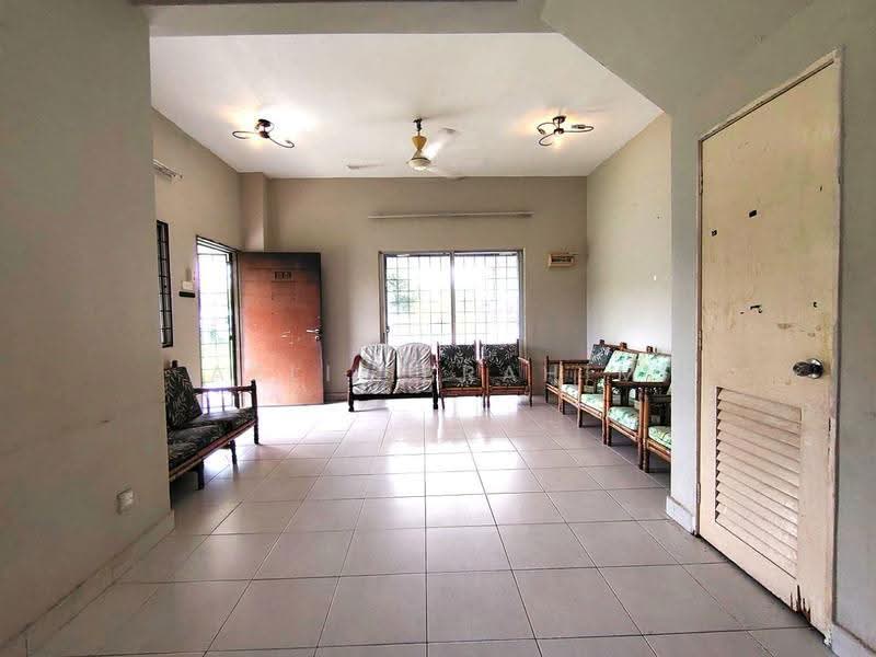 Rumah Teres 2-Tingkat untuk Dijual di Taman Impian Putra (Bangi) - Azli Ibrahim - Living Room - PropertyGuru.com.my