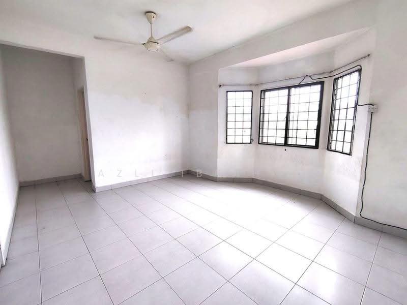 Rumah Teres 2-Tingkat untuk Dijual di Taman Impian Putra (Bangi) - Azli Ibrahim - Living Room - PropertyGuru.com.my
