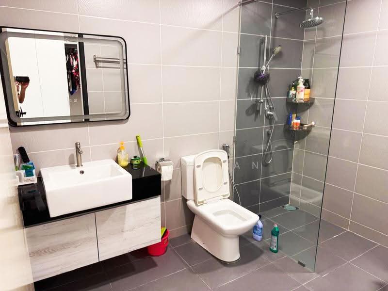 Kondominium untuk Disewa di Golden Triangle 2 - Jerry Tan - Bathroom - PropertyGuru.com.my
